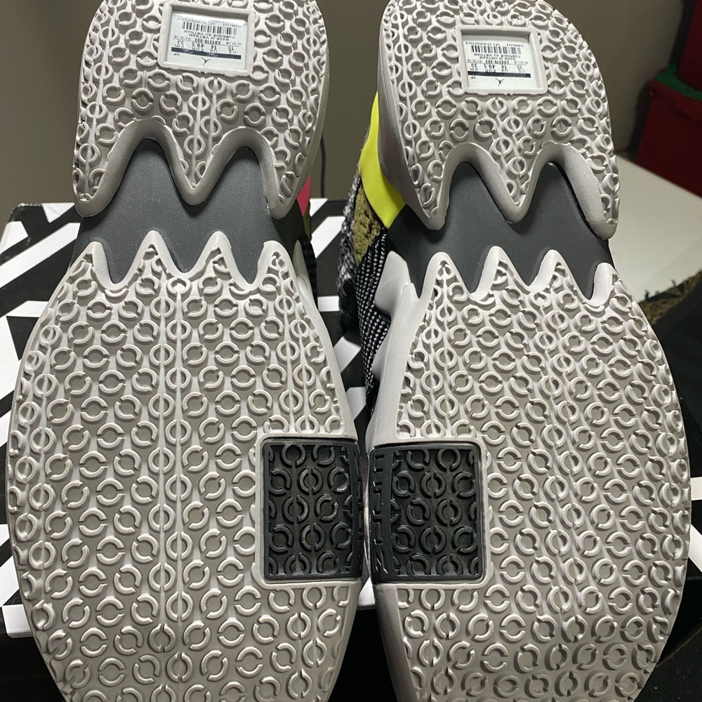 Jordan Black and Pink Athletic Shoes Knit Upper - Picture 4 of 5